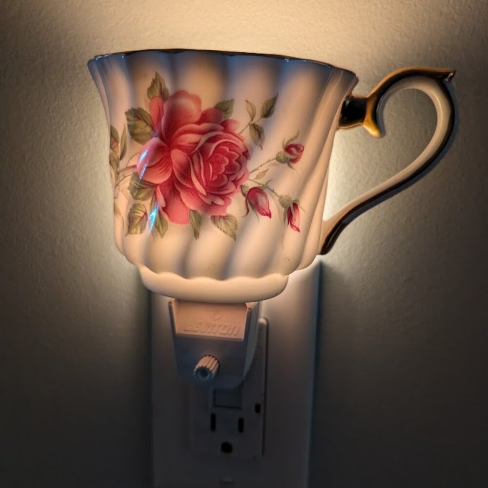 Shabby Roses Teacup Electric Night Light Avon 2005 XLNT